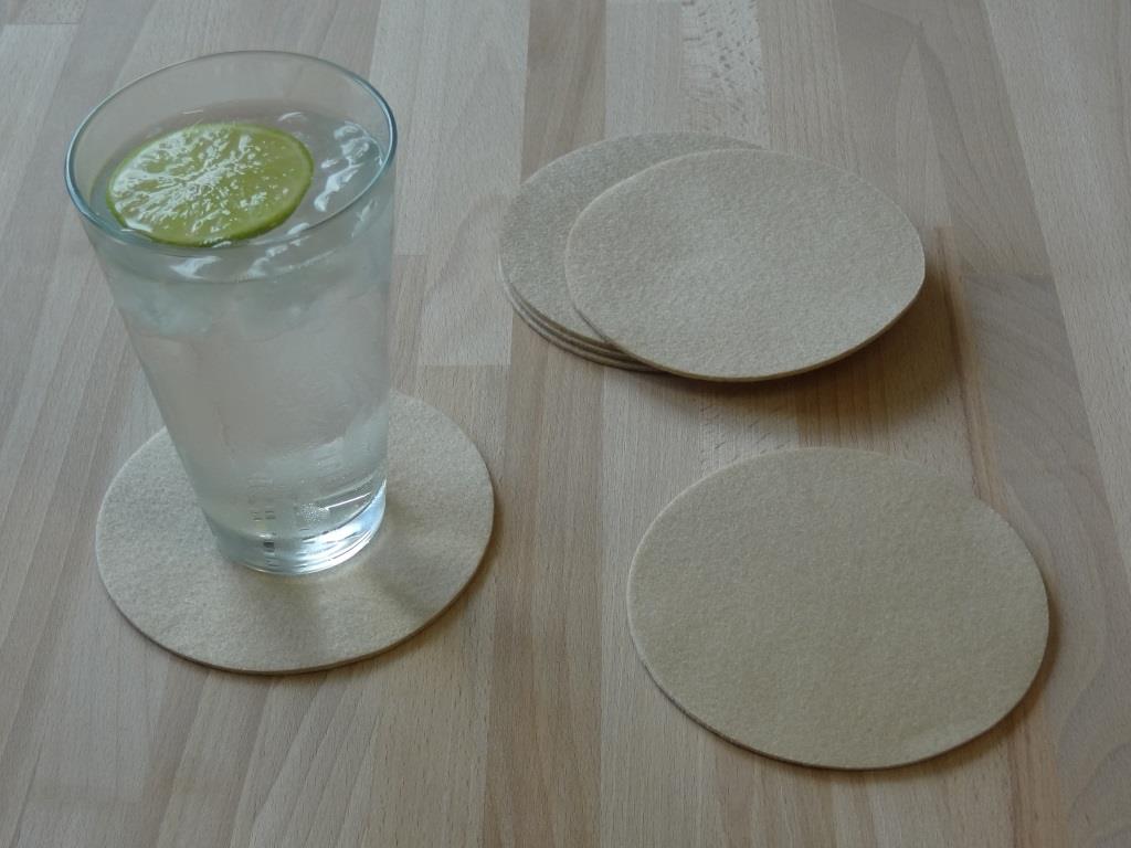 Placemats 30x45 cm in a set of 4 with matching round glass coasters, beige