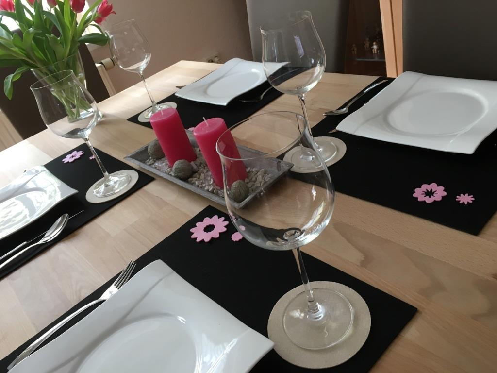 Placemats square 38x38 cm in a set of 8 with matching round glass coasters, black