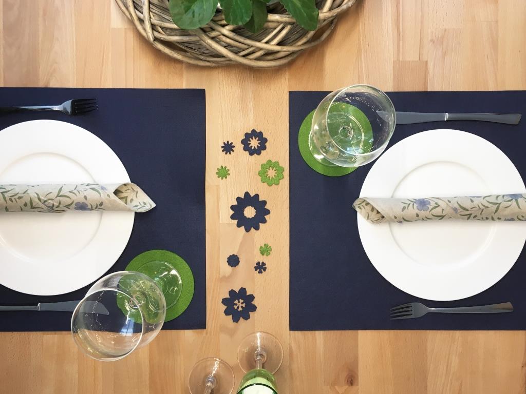 Placemats square 38x38 cm in a set of 4 without round glass coasters, royal blue
